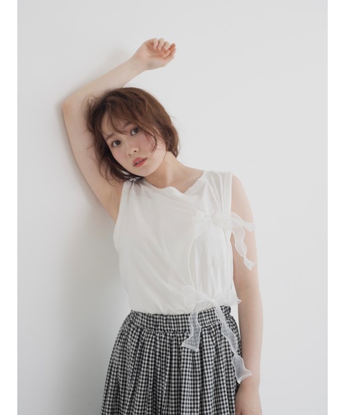 JUMELLE（ジュメロ）の「cross ribbon tank（タンクトップ・レディース・グレイッシュベージュ/ブラック/オフホワイト・MEDIUM）」の5枚目の写真
