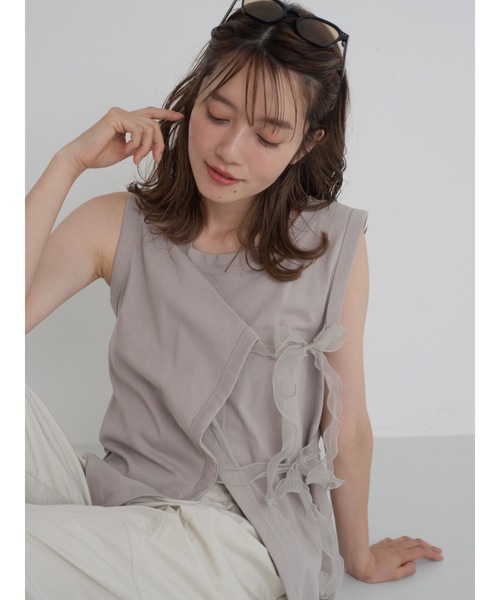JUMELLE（ジュメロ）の「cross ribbon tank（タンクトップ・レディース・グレイッシュベージュ/ブラック/オフホワイト・MEDIUM）」の11枚目の写真