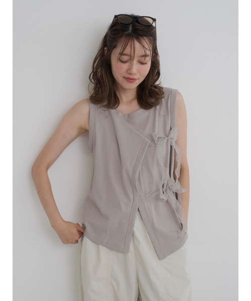 JUMELLE（ジュメロ）の「cross ribbon tank（タンクトップ・レディース・グレイッシュベージュ/ブラック/オフホワイト・MEDIUM）」の10枚目の写真