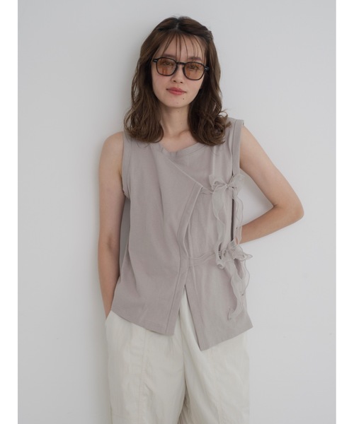 JUMELLE（ジュメロ）の「cross ribbon tank（タンクトップ・レディース・グレイッシュベージュ/ブラック/オフホワイト・MEDIUM）」の9枚目の写真