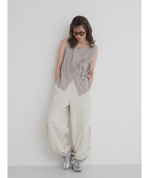 JUMELLE（ジュメロ）の「cross ribbon tank（タンクトップ・レディース・グレイッシュベージュ/ブラック/オフホワイト・MEDIUM）」の12枚目の写真