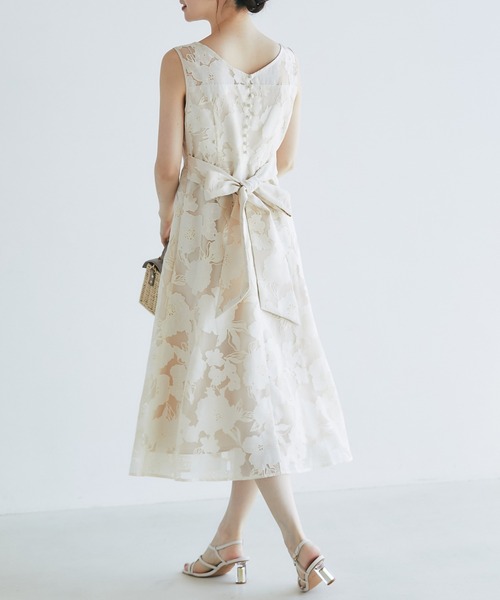 tocco closet(トッコ クローゼット)の「後ろリボン&飾り釦付きオパールフラワープリントワンピース(ワンピース・レディース・グレイッシュブルー/ライトベージュ・M)」の11枚目の写真