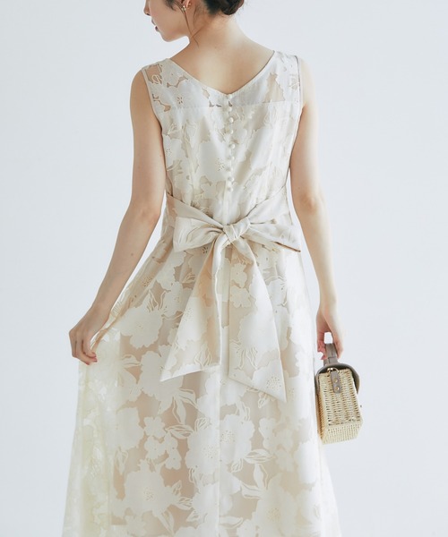 tocco closet(トッコ クローゼット)の「後ろリボン&飾り釦付きオパールフラワープリントワンピース(ワンピース・レディース・グレイッシュブルー/ライトベージュ・M)」の10枚目の写真