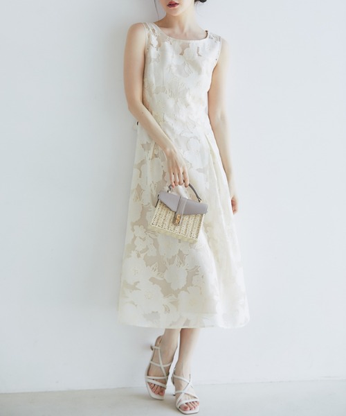tocco closet(トッコ クローゼット)の「後ろリボン&飾り釦付きオパールフラワープリントワンピース(ワンピース・レディース・グレイッシュブルー/ライトベージュ・M)」の9枚目の写真
