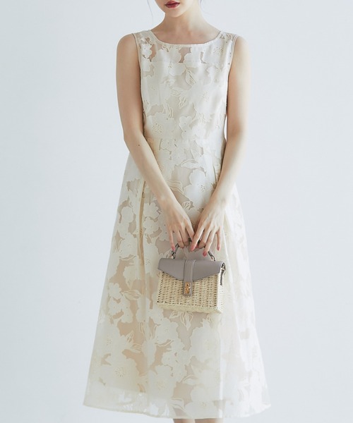 tocco closet(トッコ クローゼット)の「後ろリボン&飾り釦付きオパールフラワープリントワンピース(ワンピース・レディース・グレイッシュブルー/ライトベージュ・M)」の8枚目の写真