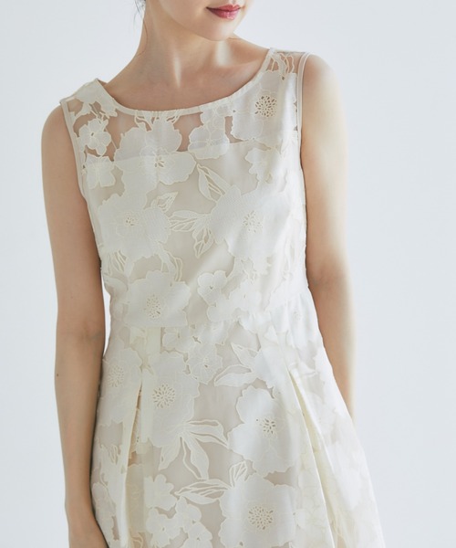 tocco closet(トッコ クローゼット)の「後ろリボン&飾り釦付きオパールフラワープリントワンピース(ワンピース・レディース・グレイッシュブルー/ライトベージュ・M)」の7枚目の写真