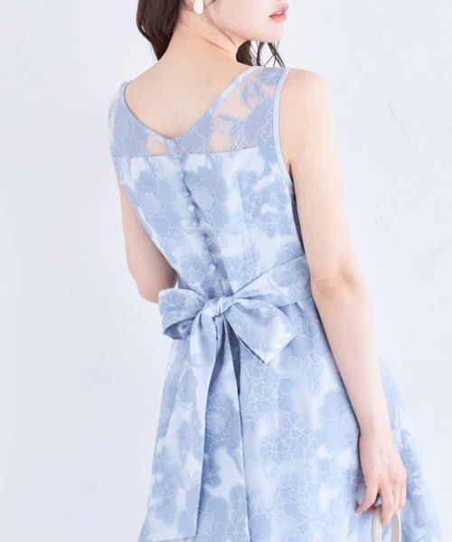 tocco closet(トッコ クローゼット)の「後ろリボン&飾り釦付きオパールフラワープリントワンピース(ワンピース・レディース・グレイッシュブルー/ライトベージュ・M)」の4枚目の写真
