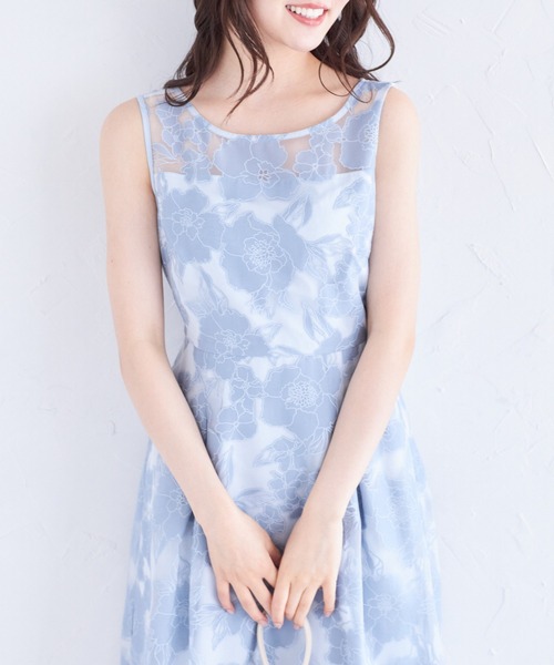 tocco closet(トッコ クローゼット)の「後ろリボン&飾り釦付きオパールフラワープリントワンピース(ワンピース・レディース・グレイッシュブルー/ライトベージュ・M)」の3枚目の写真