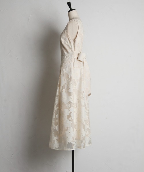 tocco closet(トッコ クローゼット)の「後ろリボン&飾り釦付きオパールフラワープリントワンピース(ワンピース・レディース・グレイッシュブルー/ライトベージュ・M)」の20枚目の写真