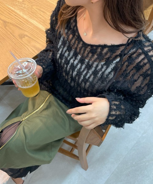 ketty cherie(ケティシェリー)の「チュールフリル前後2wayトップス≪手洗い可能≫(シャツ/ブラウス・レディース・ブラック/オフホワイト・M)」の4枚目の写真