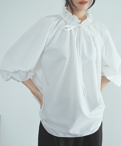Flolia(フロリア)の「フリルスタンドカラーボリュームスリーブブラウス オフィス ビジネス フォーマル セレモニー スーツインナー 卒業式 卒園式 入学式 入園式 七五三 ママ 母親【洗える】(シャツ/ブラウス・レディース・オフホワイト・M/S/L)」の9枚目の写真