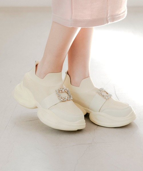 Julia Boutique（ジュリアブティック）の「【22-24.5cm】 ビジュー付き厚底スニーカー（スニーカー・レディース・ブラック/アイボリー・35/36/37/38/39/40）」の3枚目の写真