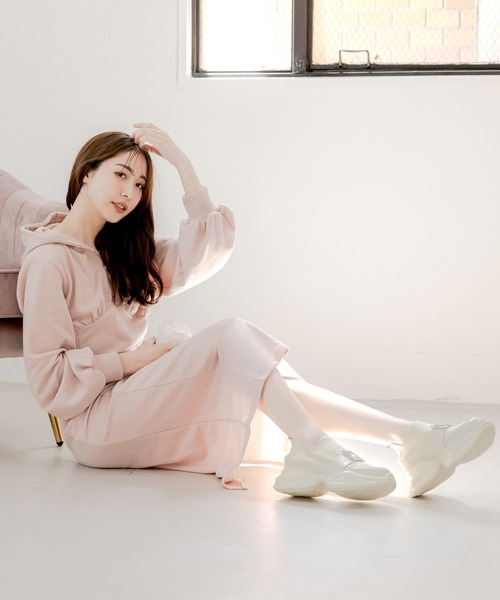 Julia Boutique（ジュリアブティック）の「【22-24.5cm】 ビジュー付き厚底スニーカー（スニーカー・レディース・ブラック/アイボリー・35/36/37/38/39/40）」の7枚目の写真