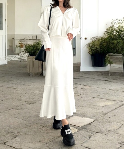 Julia Boutique（ジュリアブティック）の「【22-24.5cm】 ビジュー付き厚底スニーカー（スニーカー・レディース・ブラック/アイボリー・35/36/37/38/39/40）」の18枚目の写真