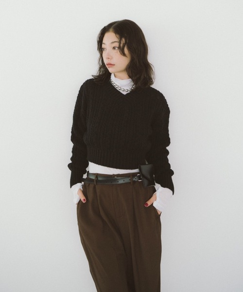 HANNE（アン）の「Vネックショートケーブルニット（ニット/セーター・レディース・ブラック/アイボリー・FREE）」の3枚目の写真