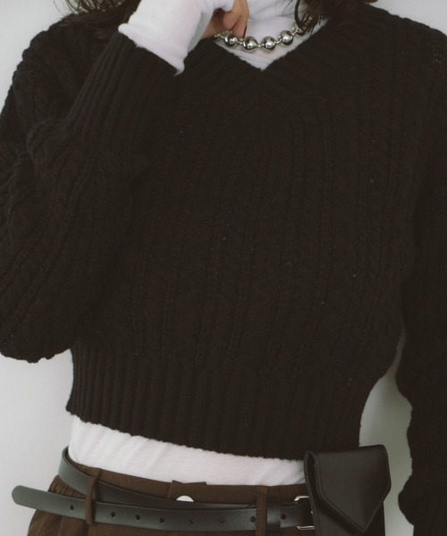 HANNE（アン）の「Vネックショートケーブルニット（ニット/セーター・レディース・ブラック/アイボリー・FREE）」の7枚目の写真