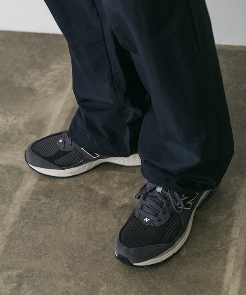 NEW BALANCE（ニューバランス）の「NEW BALANCE　2002R（スニーカー・メンズ・ダークグレー・28/27/26）」の2枚目の写真