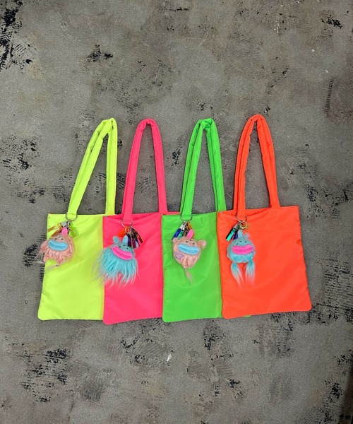 Magine(マージン)の「cheek:neon monster tote ネオン モンスター トート(トートバッグ・レディース・オレンジ/グリーン/ピンク/イエロー・FREE)」の5枚目の写真