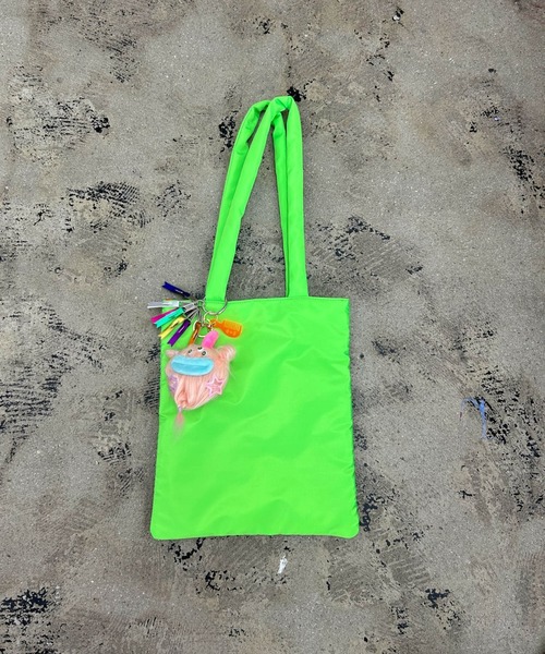 Magine(マージン)の「cheek:neon monster tote ネオン モンスター トート(トートバッグ・レディース・オレンジ/グリーン/ピンク/イエロー・FREE)」の9枚目の写真