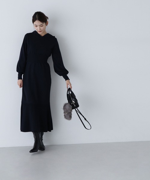 NATURAL BEAUTY BASIC(ナチュラルビューティーベーシック)の「◇フーディーニットワンピース(ワンピース・レディース・ネイビー/オフホワイト/チャコールグレー・MEDIUM)」の3枚目の写真