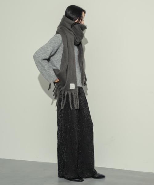 NEUNA(ヌナ)の「【ベストセラーのクロスタックパンツから、光沢感あるサテンver.が登場!】ワッシャーサテンクロスタックパンツ(スラックス・レディース・グレイッシュベージュ/ブラック・SMALL/MEDIUM)」の18枚目の写真