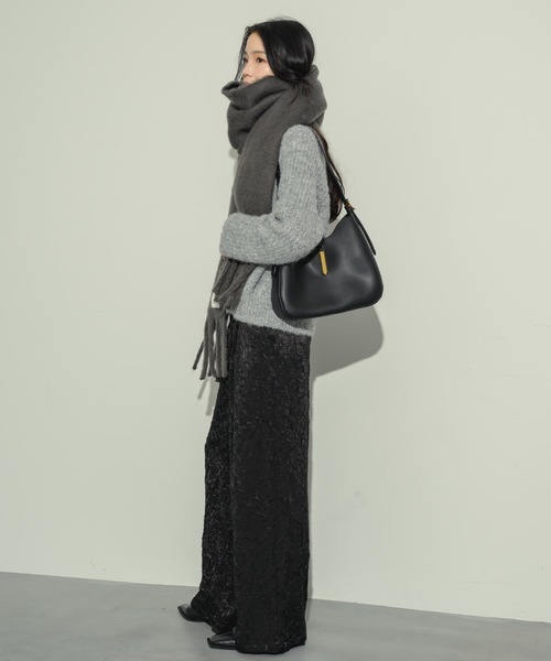 NEUNA(ヌナ)の「【ベストセラーのクロスタックパンツから、光沢感あるサテンver.が登場!】ワッシャーサテンクロスタックパンツ(スラックス・レディース・グレイッシュベージュ/ブラック・SMALL/MEDIUM)」の20枚目の写真