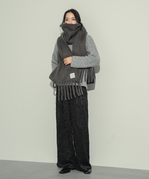 NEUNA(ヌナ)の「【ベストセラーのクロスタックパンツから、光沢感あるサテンver.が登場!】ワッシャーサテンクロスタックパンツ(スラックス・レディース・グレイッシュベージュ/ブラック・SMALL/MEDIUM)」の22枚目の写真