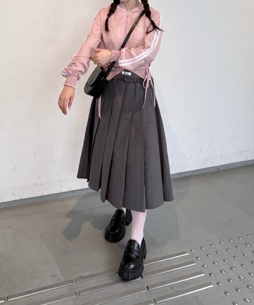 nemne store(ネンネストア)の「【Sepup】ウェストフリルプリーツミディスカート(スカート・レディース・ブラック/グレー・SMALL/MEDIUM)」の2枚目の写真