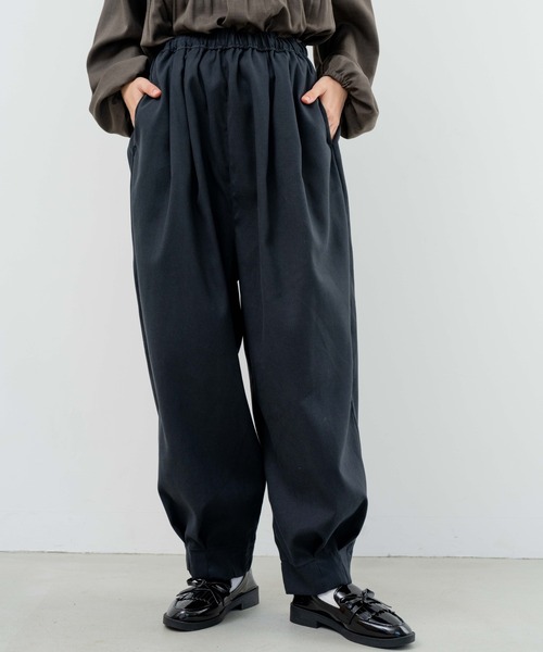 refinedworks（リファインドワークス）の「【refinedworks】リファインドワークスで人気のエッグパンツをリニューアル！（その他パンツ・レディース・ベージュ/チャコールグレー/カーキ・FREE）」の5枚目の写真