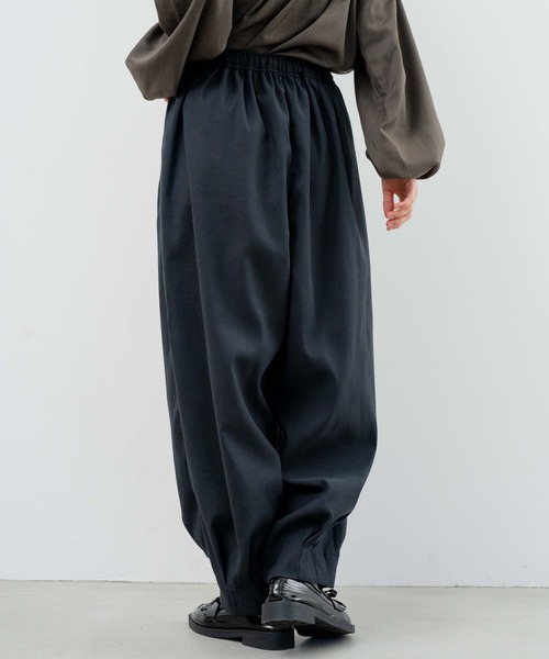 refinedworks（リファインドワークス）の「【refinedworks】リファインドワークスで人気のエッグパンツをリニューアル！（その他パンツ・レディース・ベージュ/チャコールグレー/カーキ・FREE）」の12枚目の写真