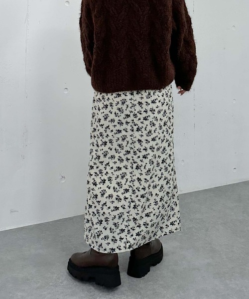 archives（アルシーヴ）の「単色花柄ギャザーナロースカート（スカート・レディース・オフホワイト/ブラック・MEDIUM）」の3枚目の写真