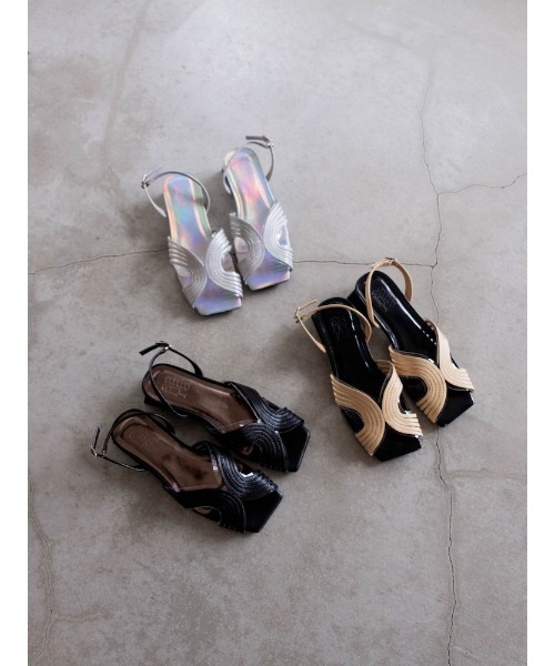 sahara(サハラ)の「Curve Line Metallic Sandals(サンダル・レディース・シルバー/ベージュ/ブラック・L/M/S)」の16枚目の写真