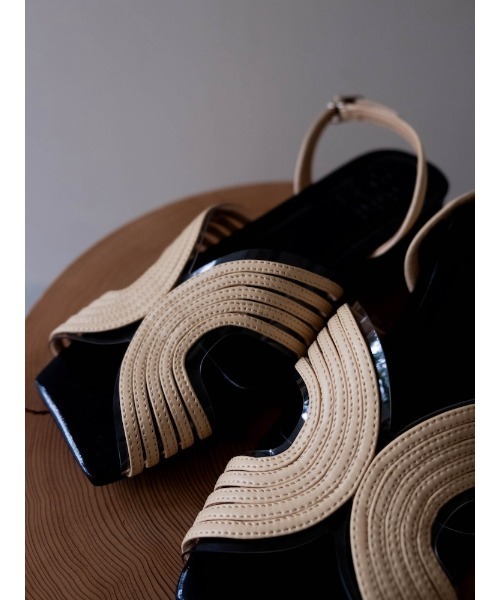 sahara(サハラ)の「Curve Line Metallic Sandals(サンダル・レディース・シルバー/ベージュ/ブラック・L/M/S)」の18枚目の写真