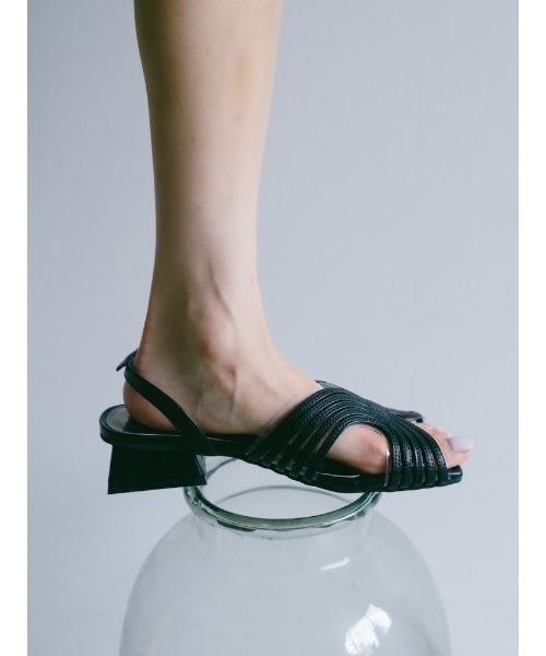sahara(サハラ)の「Curve Line Metallic Sandals(サンダル・レディース・シルバー/ベージュ/ブラック・L/M/S)」の14枚目の写真