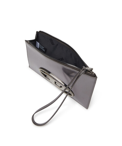DIESEL（ディーゼル）の「ウィメンズ フラットポーチ 1DR POUCH III（ポーチ・レディース・シルバー/その他・UNI）」の3枚目の写真