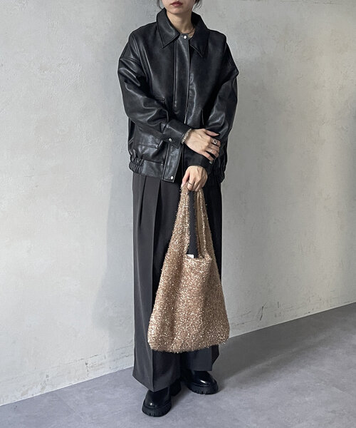 Thevon（ゼボン）の「メタリックフェザーバッグ（トートバッグ・レディース・ベージュ/ネイビー・FREE）」の5枚目の写真