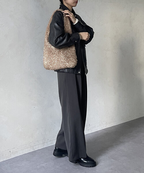 Thevon（ゼボン）の「メタリックフェザーバッグ（トートバッグ・レディース・ベージュ/ネイビー・FREE）」の6枚目の写真