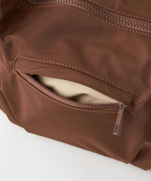 green label relaxing(グリーンレーベルリラクシング)の「2WAY BOXショルダーバッグ -はっ水-(ショルダーバッグ・レディース・ブラウン/ブラック/オフホワイト・FREE)」の13枚目の写真