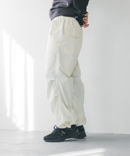 LOWRYS FARM（ローリーズファーム）の「ナイロンパラシュートパンツ　288786（その他パンツ・メンズ・アイボリー/ブラック・MEDIUM/LARGE）」の22枚目の写真