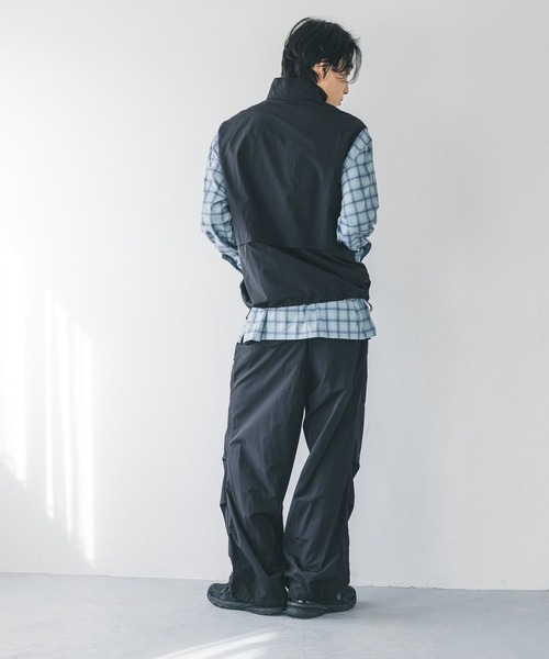 LOWRYS FARM（ローリーズファーム）の「ナイロンパラシュートパンツ　288786（その他パンツ・メンズ・アイボリー/ブラック・MEDIUM/LARGE）」の18枚目の写真