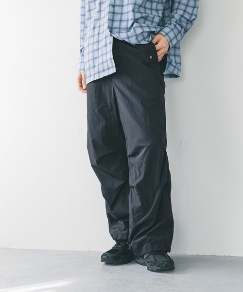 LOWRYS FARM（ローリーズファーム）の「ナイロンパラシュートパンツ　288786（その他パンツ・メンズ・アイボリー/ブラック・MEDIUM/LARGE）」の14枚目の写真
