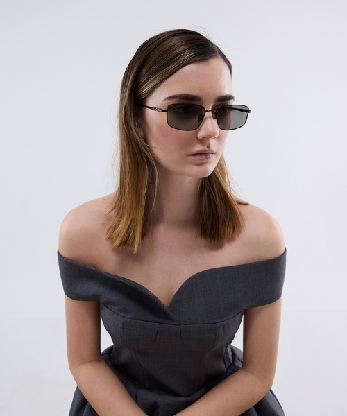 CHARLES & KEITH（チャールズ & キース）の「Inara イナラ メタリックリムサングラス（サングラス・レディース・シルバー/ブラック・FREE）」の3枚目の写真