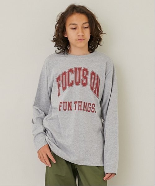 GLAZOS(グラソス)の「【大人向けサイズあり】【プチプラ】フロントカレッジロゴ長袖Tシャツ(Tシャツ/カットソー・キッズ・グレー/ホワイト/グリーン/ベージュ/ネイビー・S/M/L/LL)」の3枚目の写真
