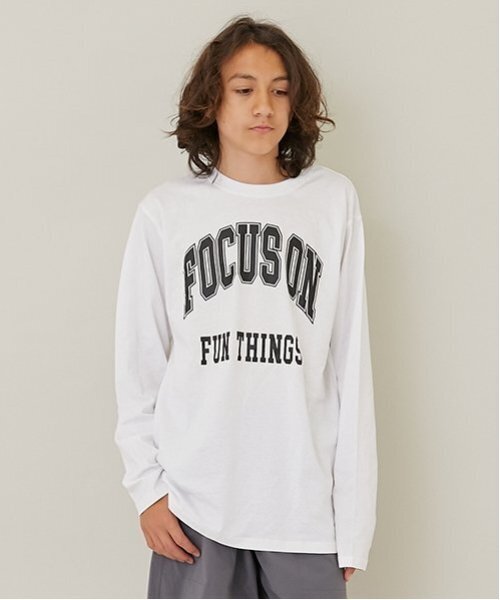 GLAZOS(グラソス)の「【大人向けサイズあり】【プチプラ】フロントカレッジロゴ長袖Tシャツ(Tシャツ/カットソー・キッズ・グレー/ホワイト/グリーン/ベージュ/ネイビー・S/M/L/LL)」の2枚目の写真