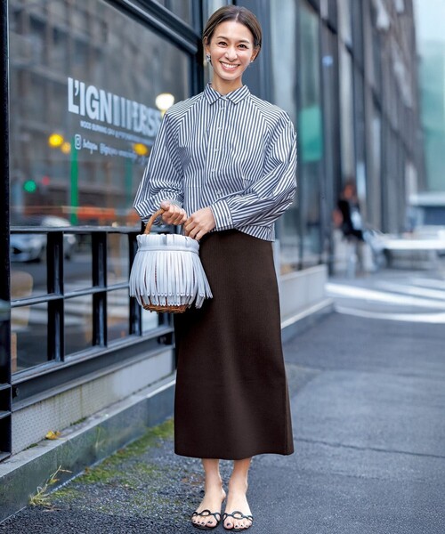 UNFILO（アンフィーロ）の「コットンブロード フォルムシャツ（シャツ/ブラウス・レディース・ネイビー系1/スカイブルー系/ブラック系/ホワイト系・SMALL/LARGE/MEDIUM）」の22枚目の写真