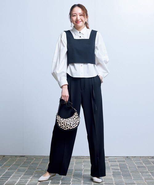 UNFILO（アンフィーロ）の「コットンブロード フォルムシャツ（シャツ/ブラウス・レディース・ネイビー系1/スカイブルー系/ブラック系/ホワイト系・SMALL/LARGE/MEDIUM）」の5枚目の写真