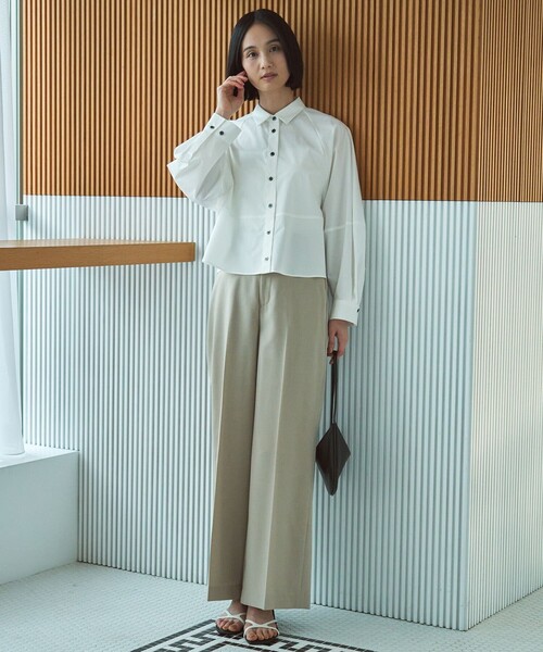 UNFILO（アンフィーロ）の「コットンブロード フォルムシャツ（シャツ/ブラウス・レディース・ネイビー系1/スカイブルー系/ブラック系/ホワイト系・SMALL/LARGE/MEDIUM）」の6枚目の写真