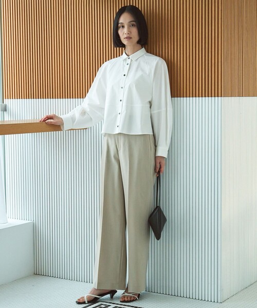 UNFILO（アンフィーロ）の「コットンブロード フォルムシャツ（シャツ/ブラウス・レディース・ネイビー系1/スカイブルー系/ブラック系/ホワイト系・SMALL/LARGE/MEDIUM）」の7枚目の写真