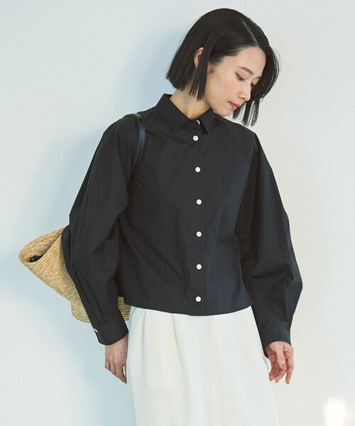 UNFILO（アンフィーロ）の「コットンブロード フォルムシャツ（シャツ/ブラウス・レディース・ネイビー系1/スカイブルー系/ブラック系/ホワイト系・SMALL/LARGE/MEDIUM）」の8枚目の写真