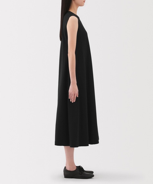 無印良品(ムジルシリョウヒン)の「婦人 涼感UVカットノースリーブワンピース(ワンピース・レディース・チャコールグレー/ブラック/ネイビー・S/M/L/XL)」の5枚目の写真